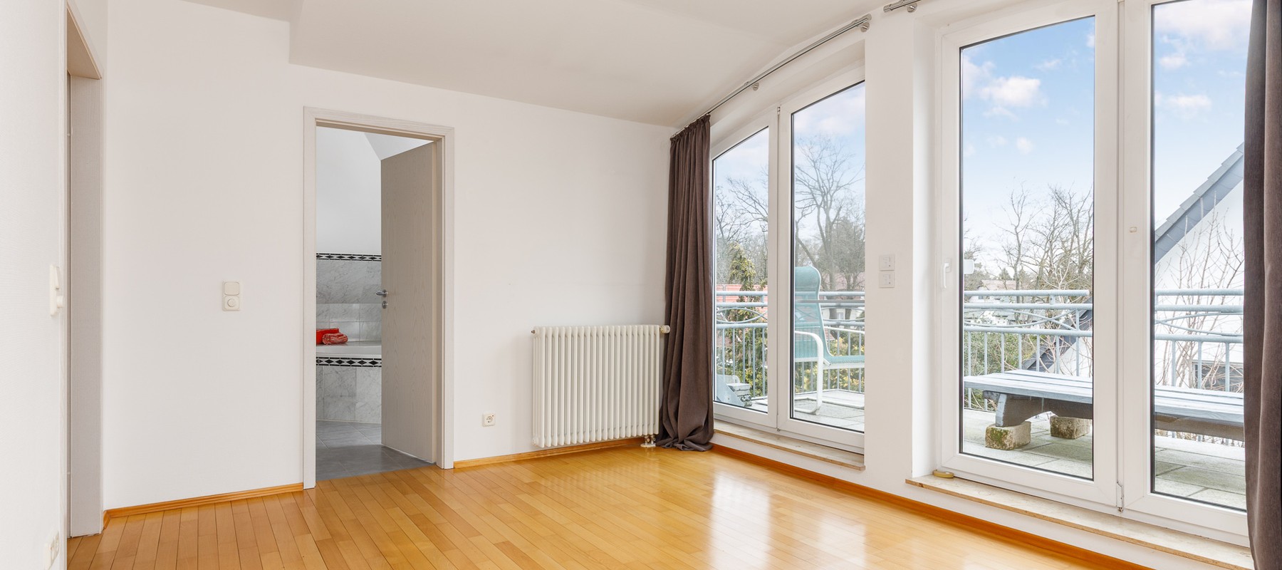 Masterbedroom with bathroom and terrace Masterbedroom with bathroom and terrace