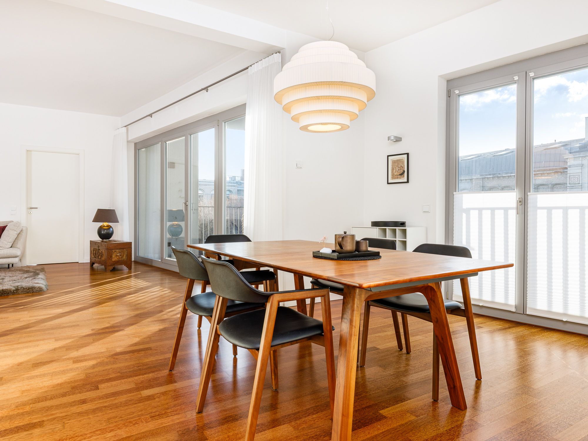 offener Essbereich mit Balkon