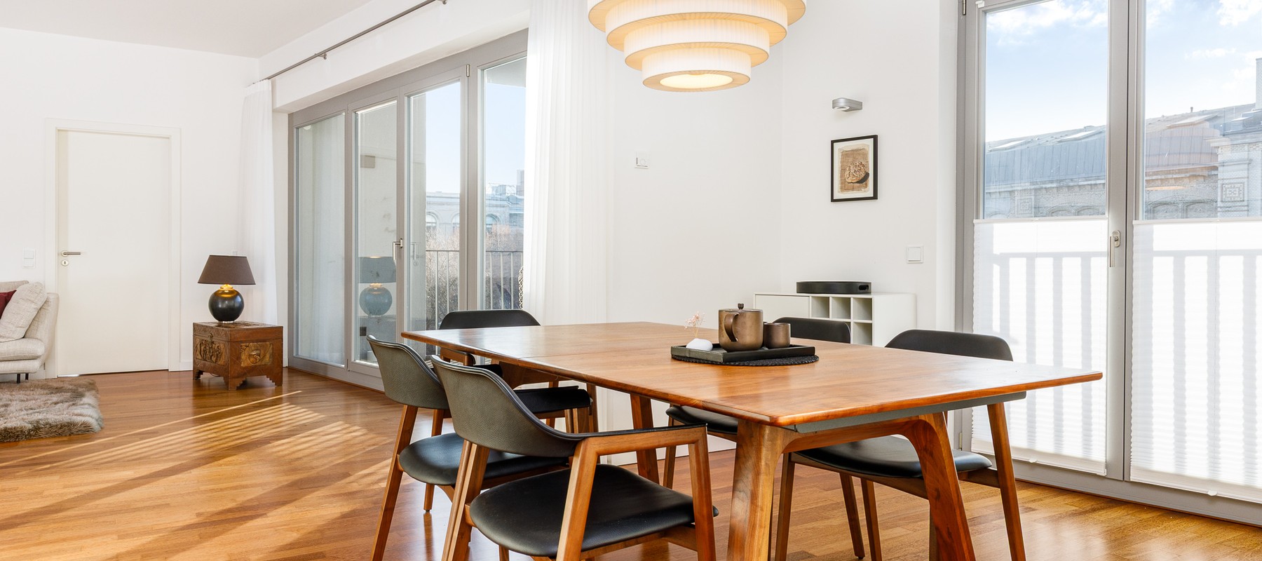 offener Essbereich mit Balkon offener Essbereich mit Balkon