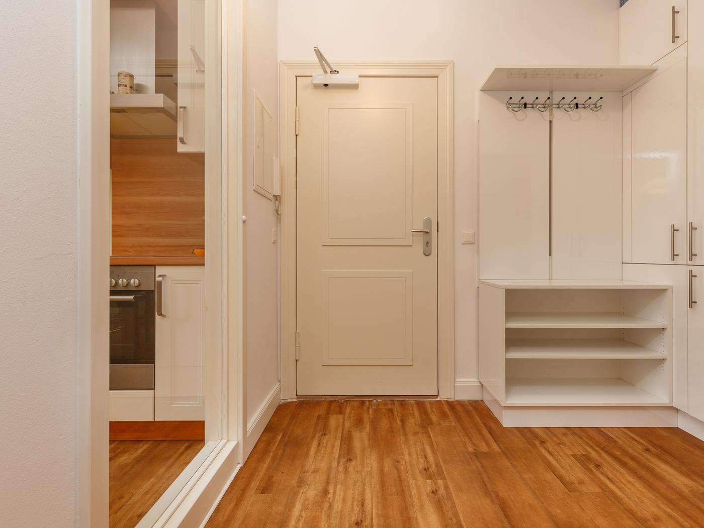 Eingangsbereich mit Flur und Ankleide Eingangsbereich mit Flur und Ankleide