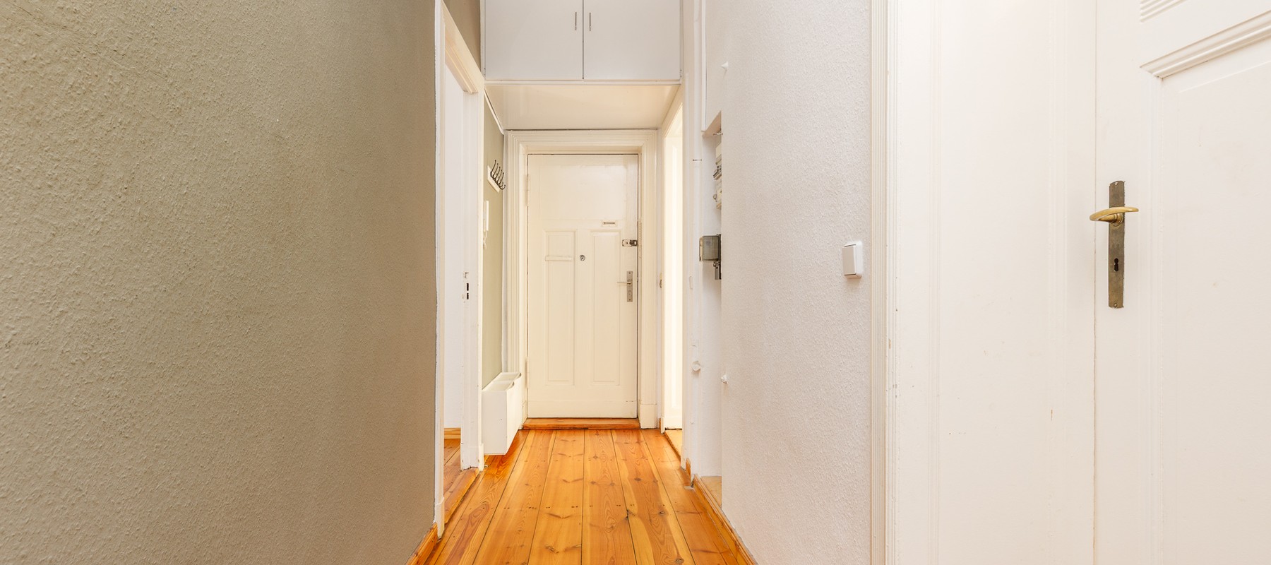 Entrance / hallway of the apartment Entrance / hallway of the apartment