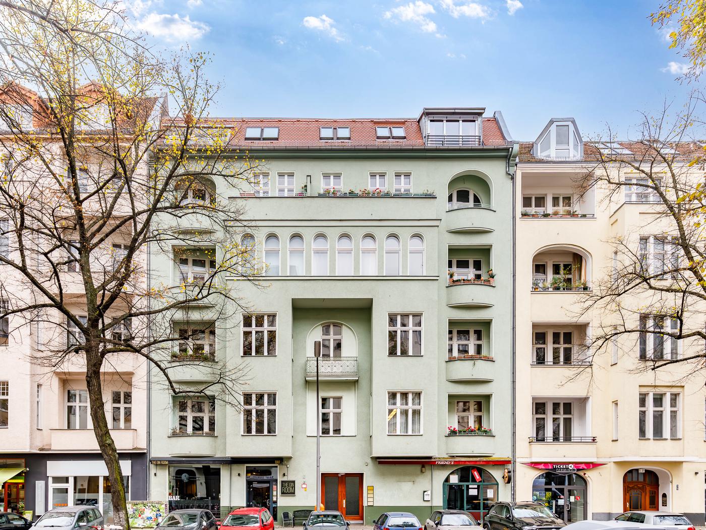 Gepflegtes Mehrfamilienhaus zwischen Olivaer und Ludwigkirchplatz  Gepflegtes Mehrfamilienhaus zwischen Olivaer und Ludwigkirchplatz