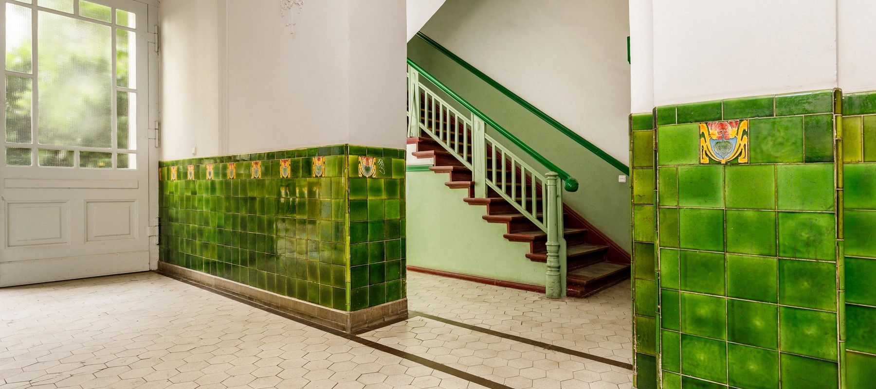 Gepflegtes Entrée mit schönem Fliesenspiegel Gepflegtes Entrée mit schönem Fliesenspiegel