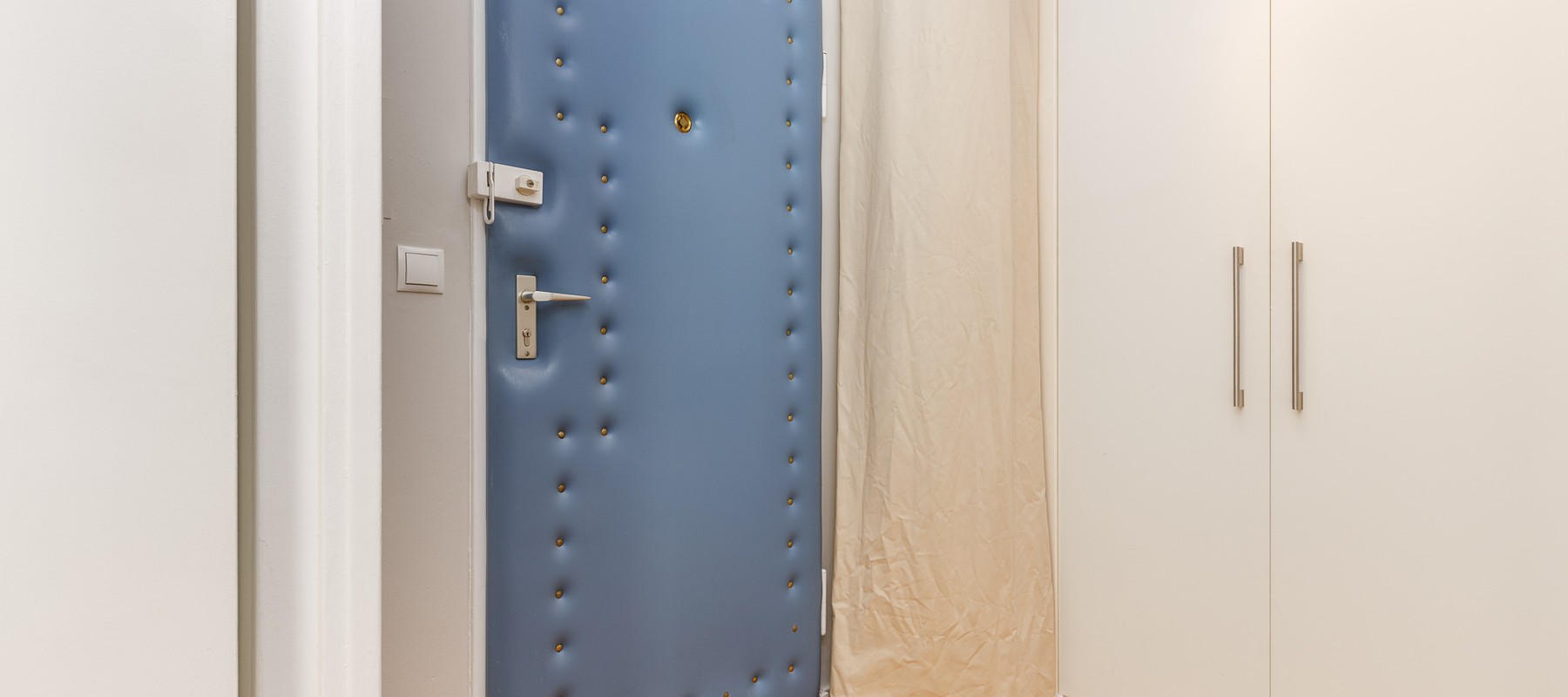 Eingangsbereich mit maßangefertigter Garderobe Eingangsbereich mit maßangefertigter Garderobe