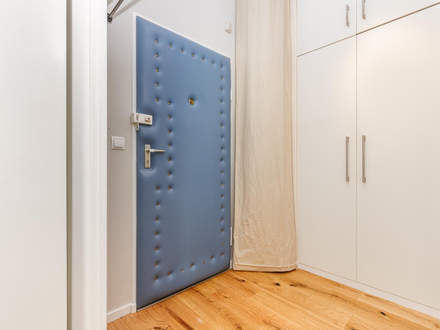 Eingangsbereich mit maßangefertigter Garderobe Eingangsbereich mit maßangefertigter Garderobe