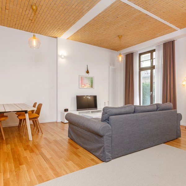 Wohnzimmer Esstisch Sofa Fenster