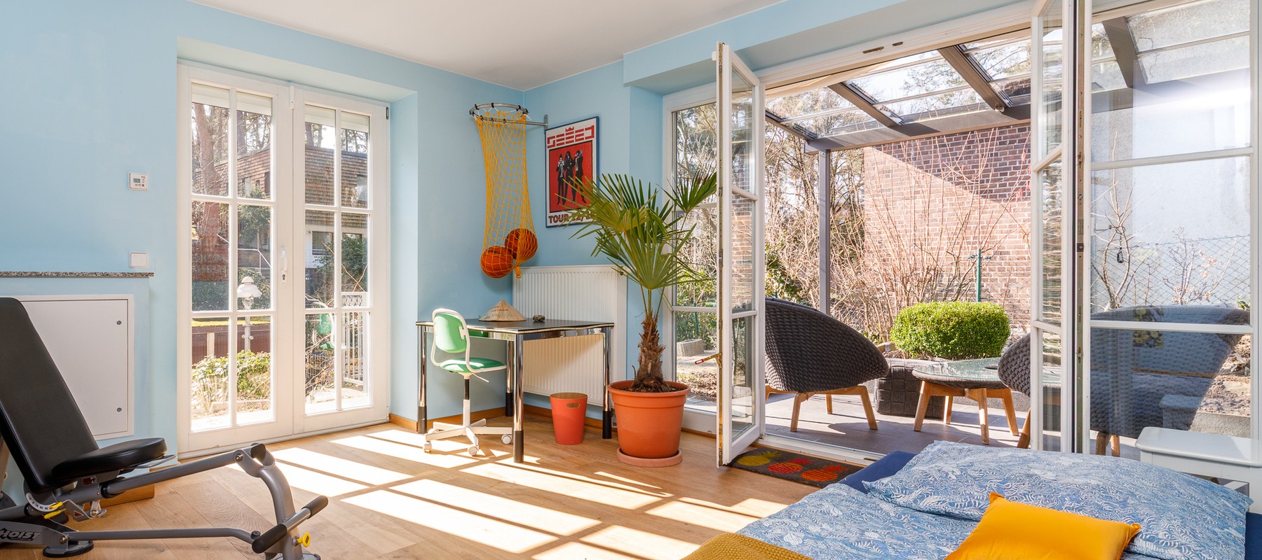 Lower ground floor with separate self-contained unit Lower ground floor with separate self-contained unit