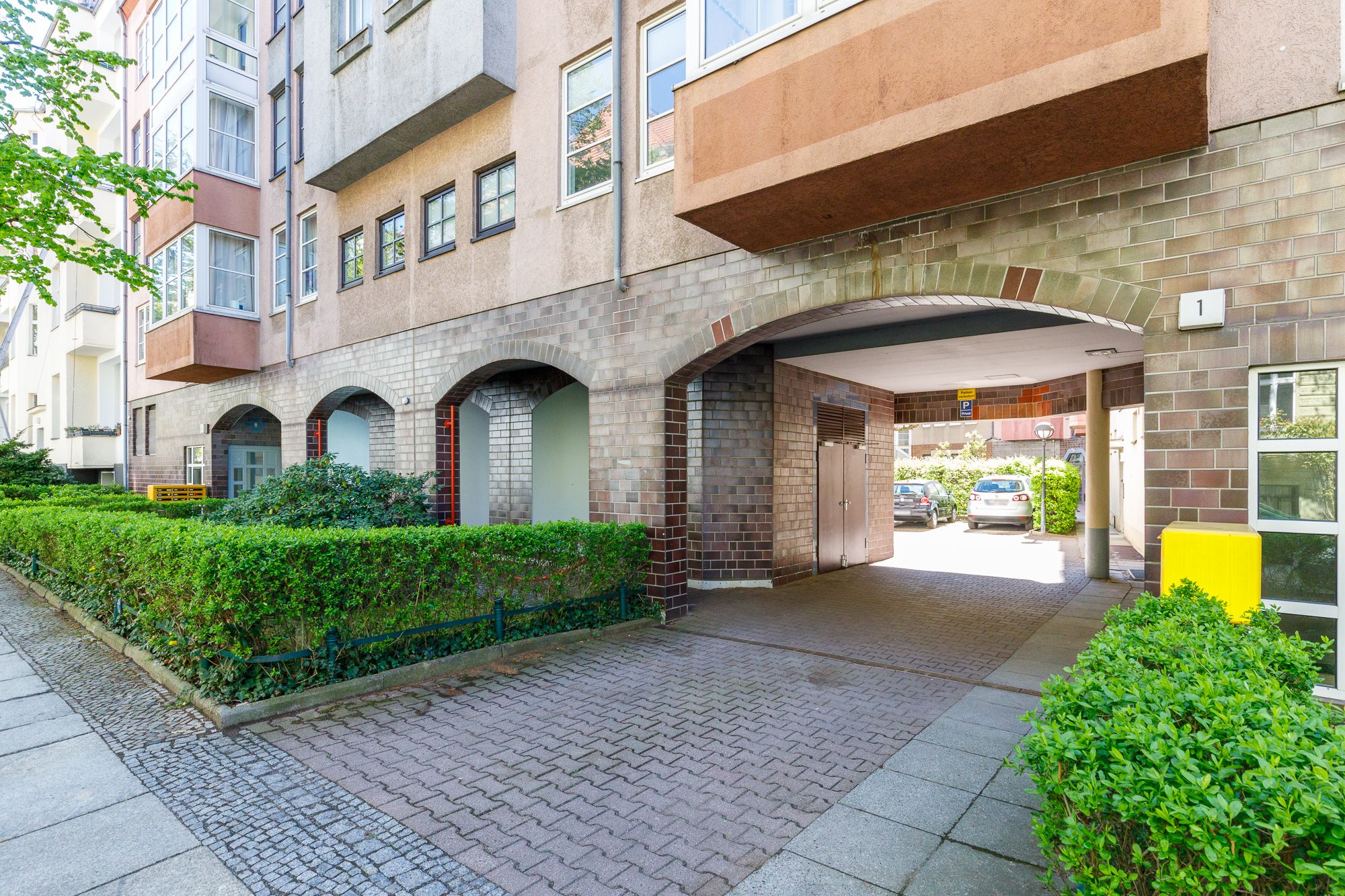 Large driveway leading to the inner courtyard