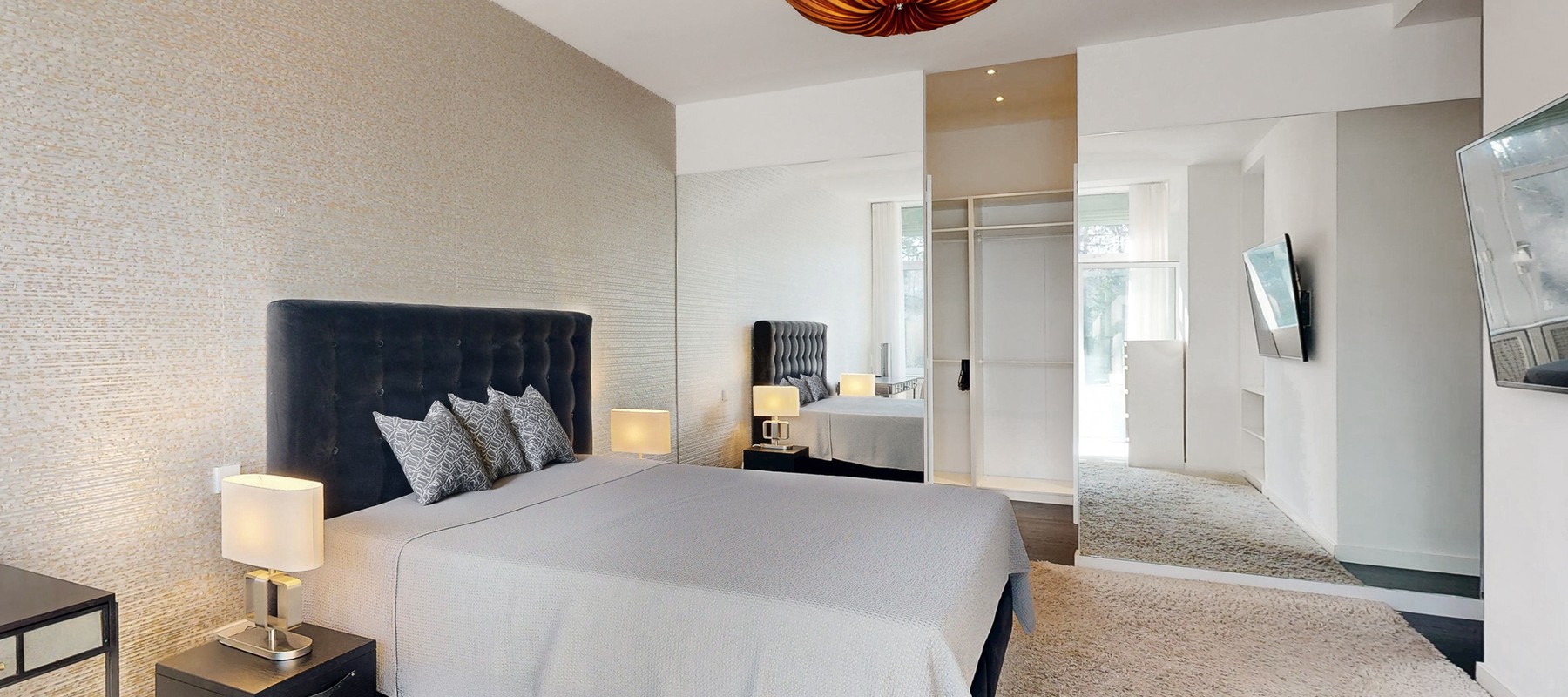 Stilvolles Hauptschlafzimmer mit Doppelbett Stilvolles Hauptschlafzimmer mit Doppelbett