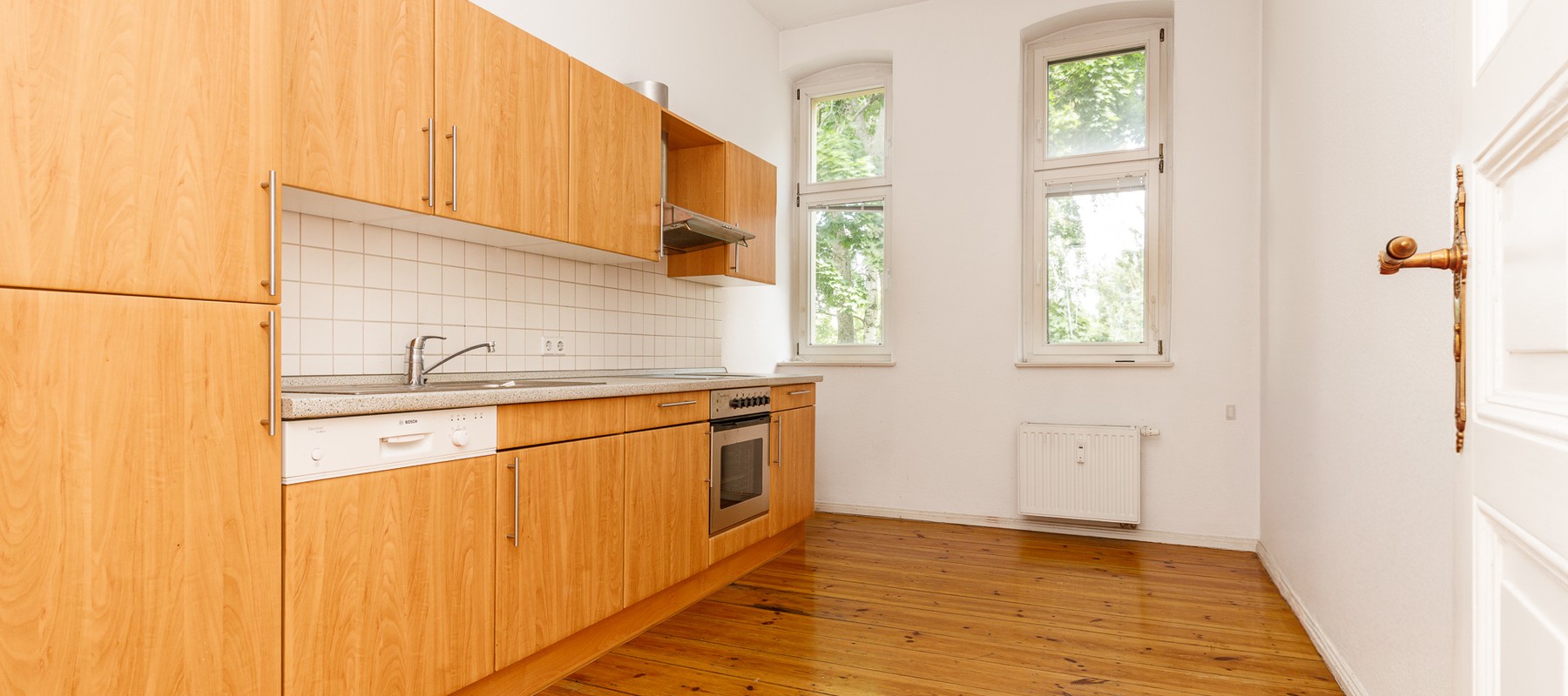 Funktionale Einbauküche mit Elektrogeräten Funktionale Einbauküche mit Elektrogeräten