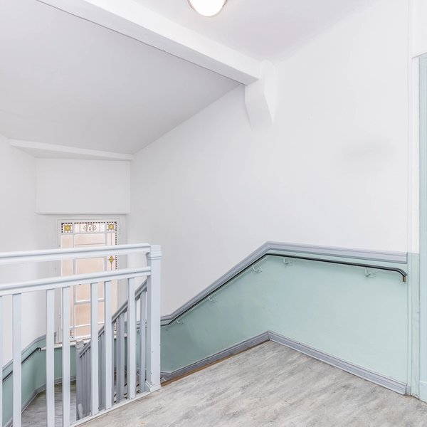 Treppenhaus Geländer Altbaufenster Wohnungstür