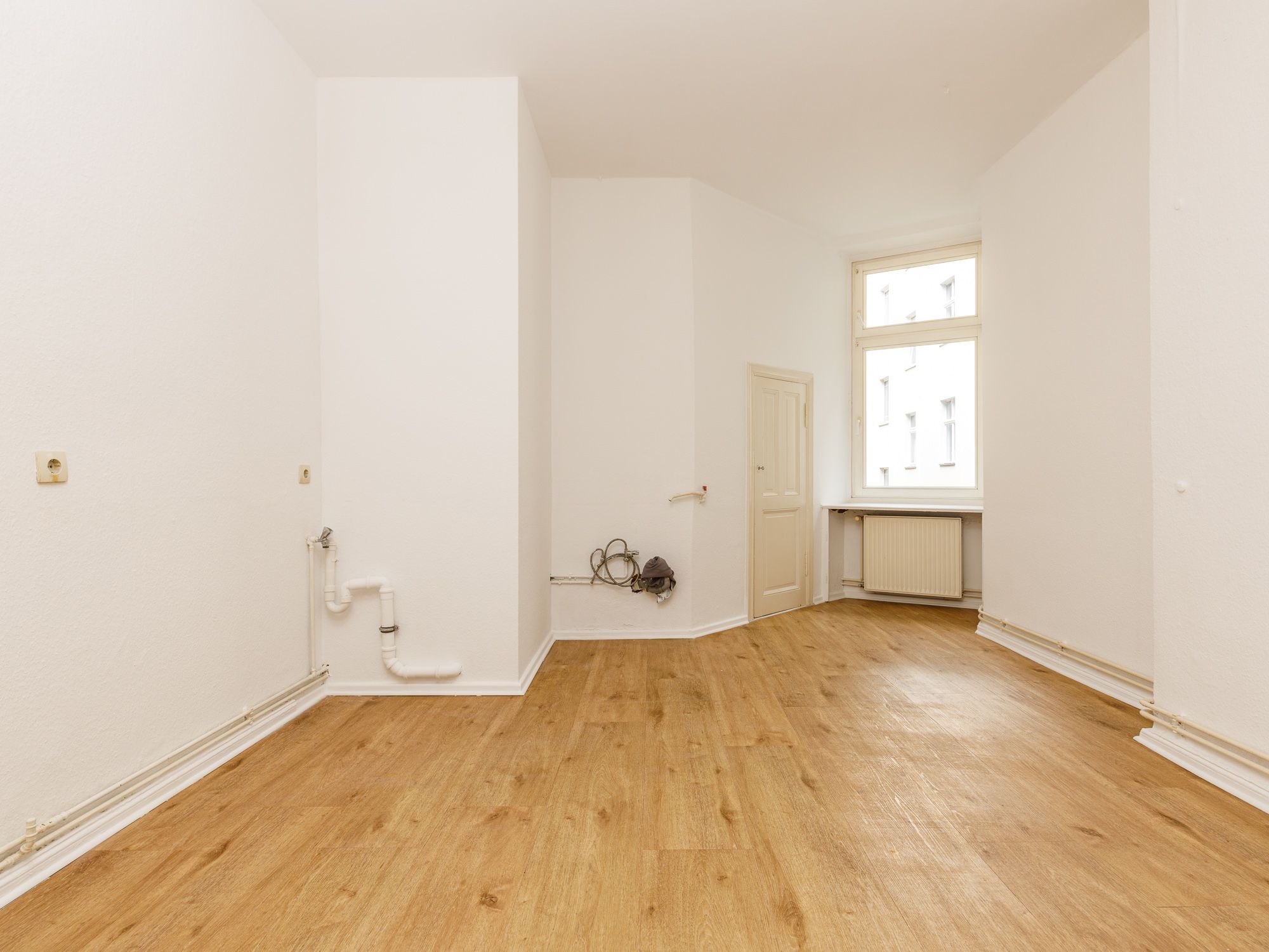 Sanierte Etagenwohnung mit Küchenanschlüssen