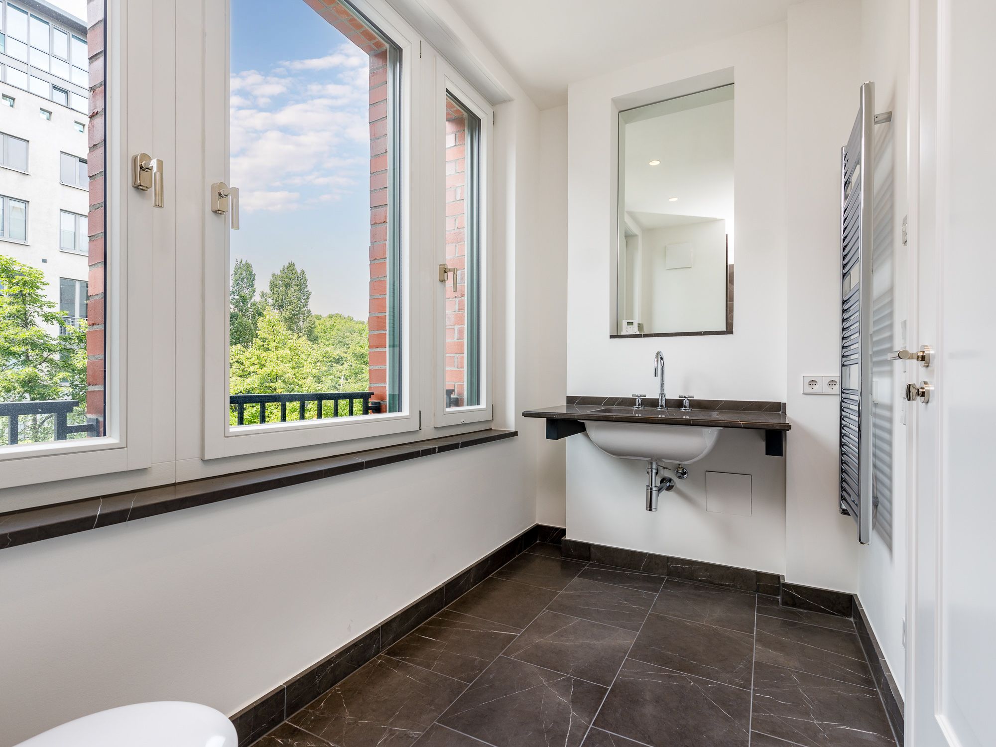 Hochwertiges Duschbad mit Naturstein „Pietra Grigia“