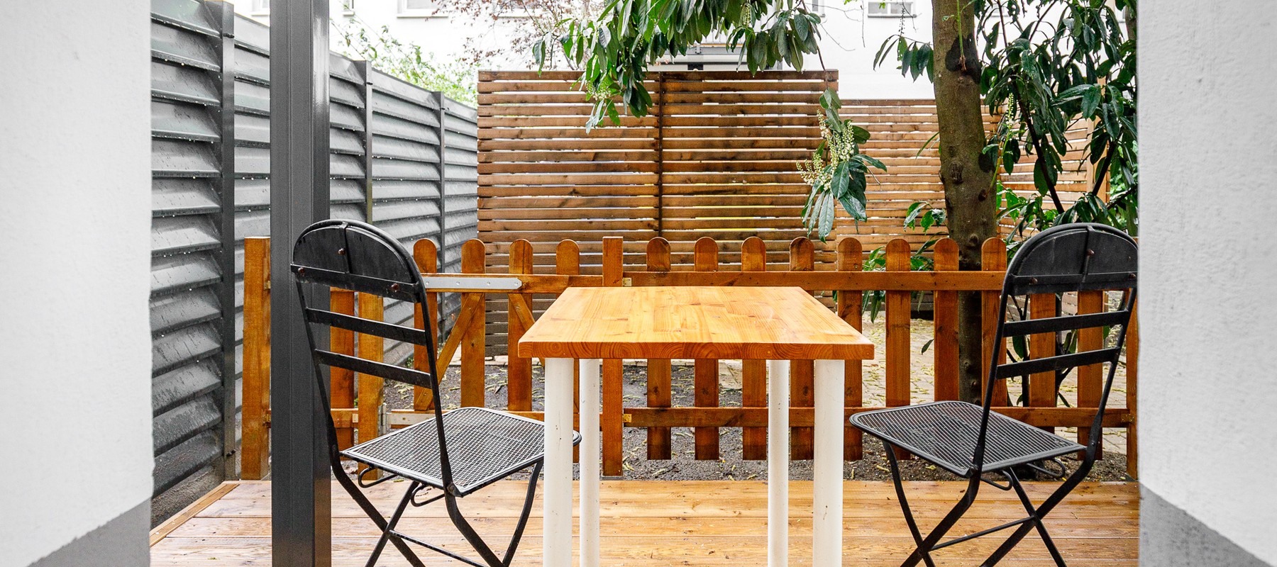 Kleine Privatterrasse im Innenhof Kleine Privatterrasse im Innenhof