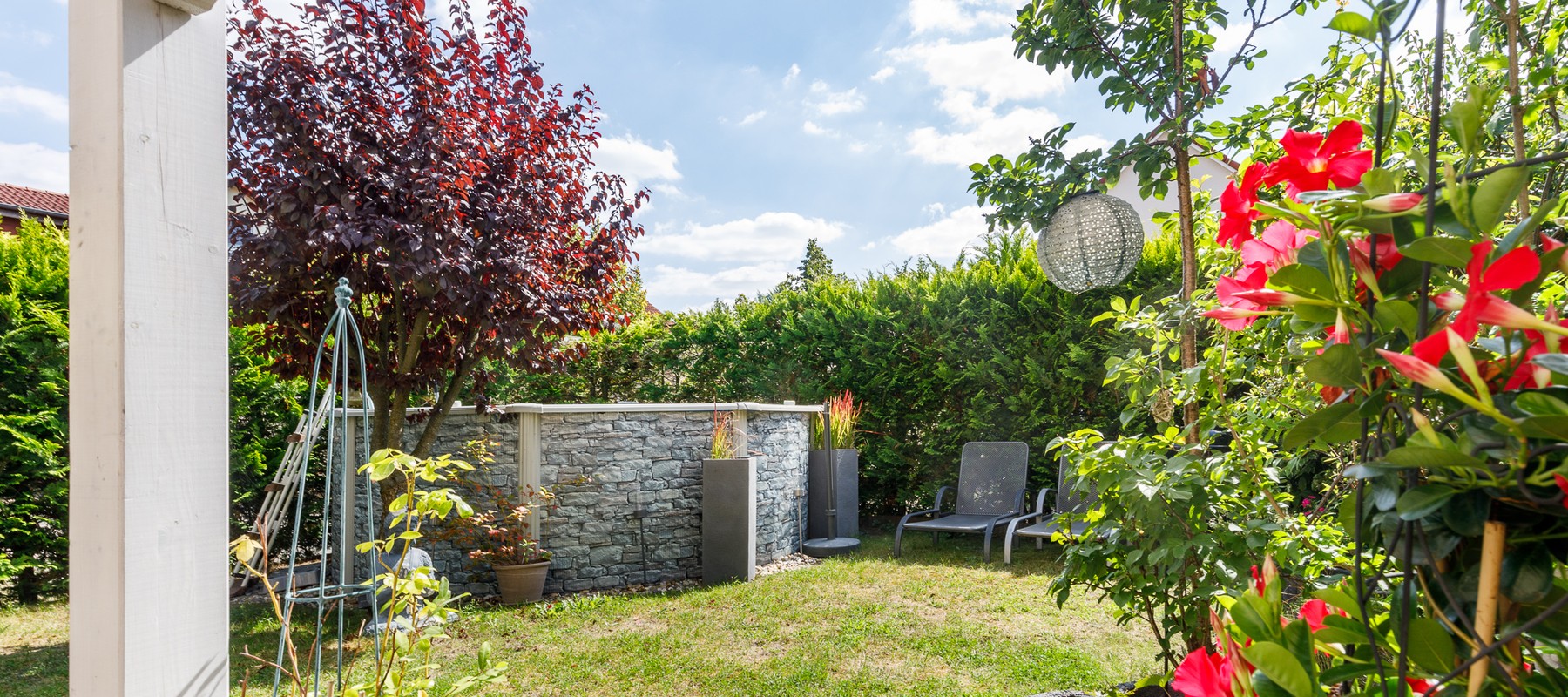 Gepflegter Garten mit Swimmingpool Gepflegter Garten mit Swimmingpool