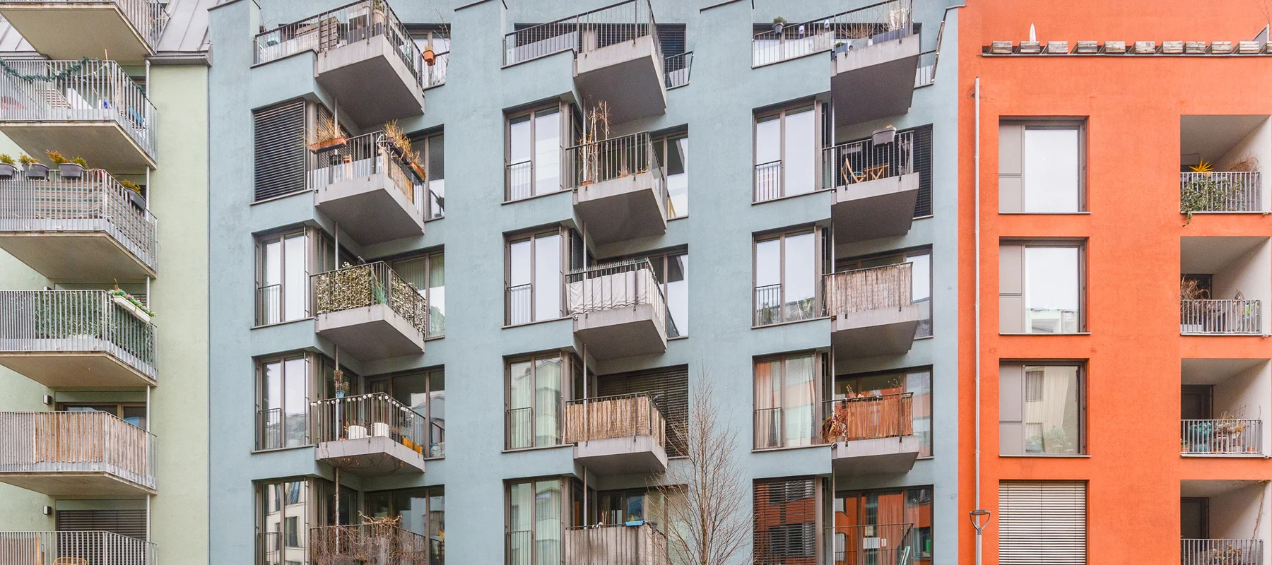 Neubauwohnung im Revaler Eck mit Balkon, Dachterrasse und Stadtkultur im Simon-Dach-Kiez