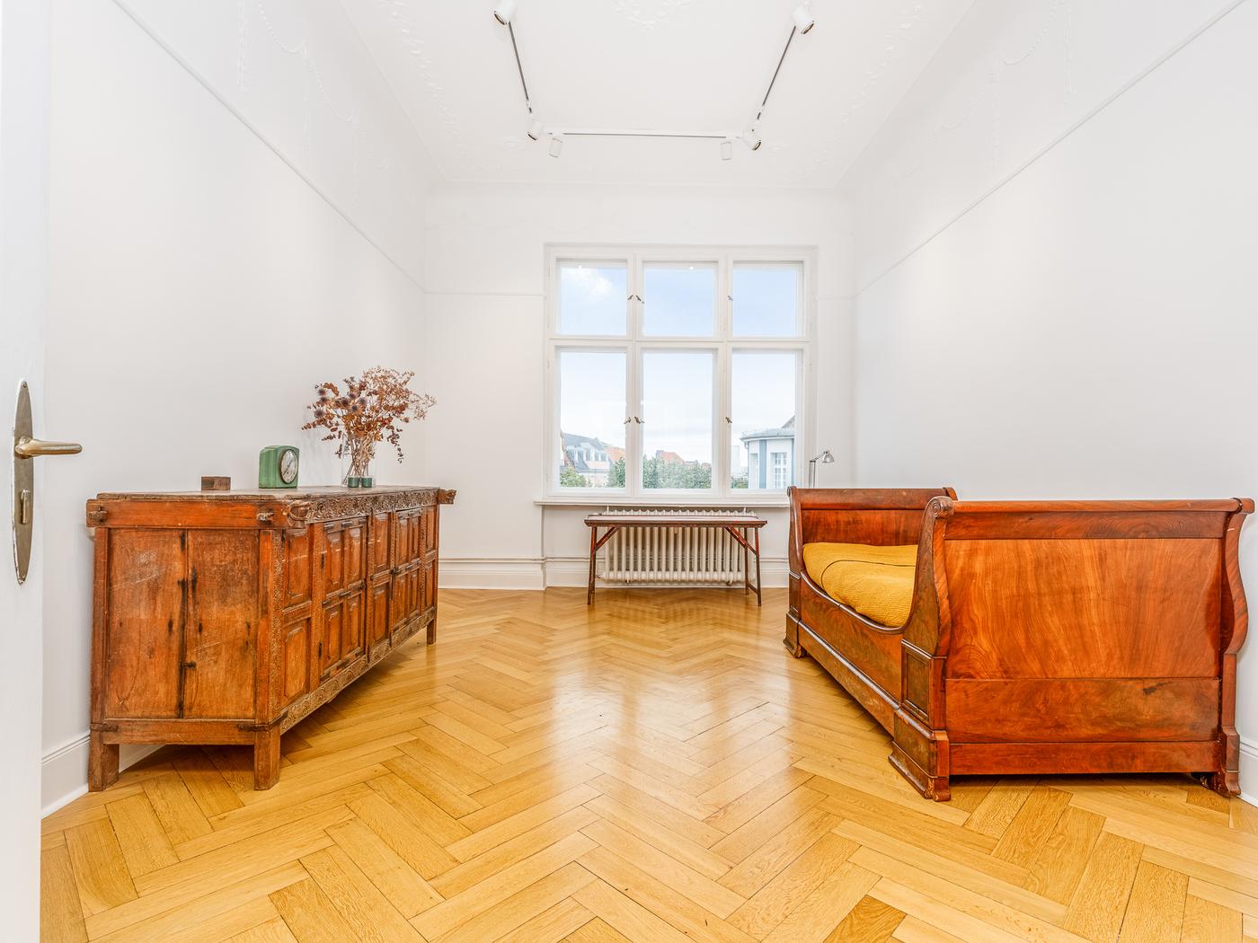 Herrschaftliche Altbauwohnung mit Einliegerbereich fußläufig zum Bayerischen Platz