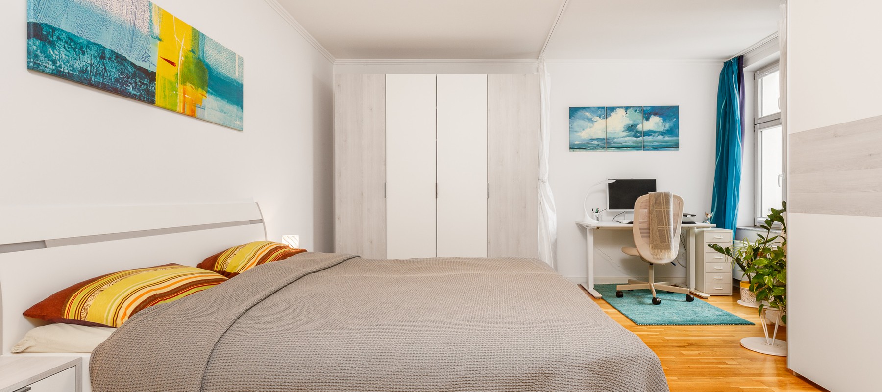 Schlafzimmer mit Arbeitsbereich Schlafzimmer mit Arbeitsbereich