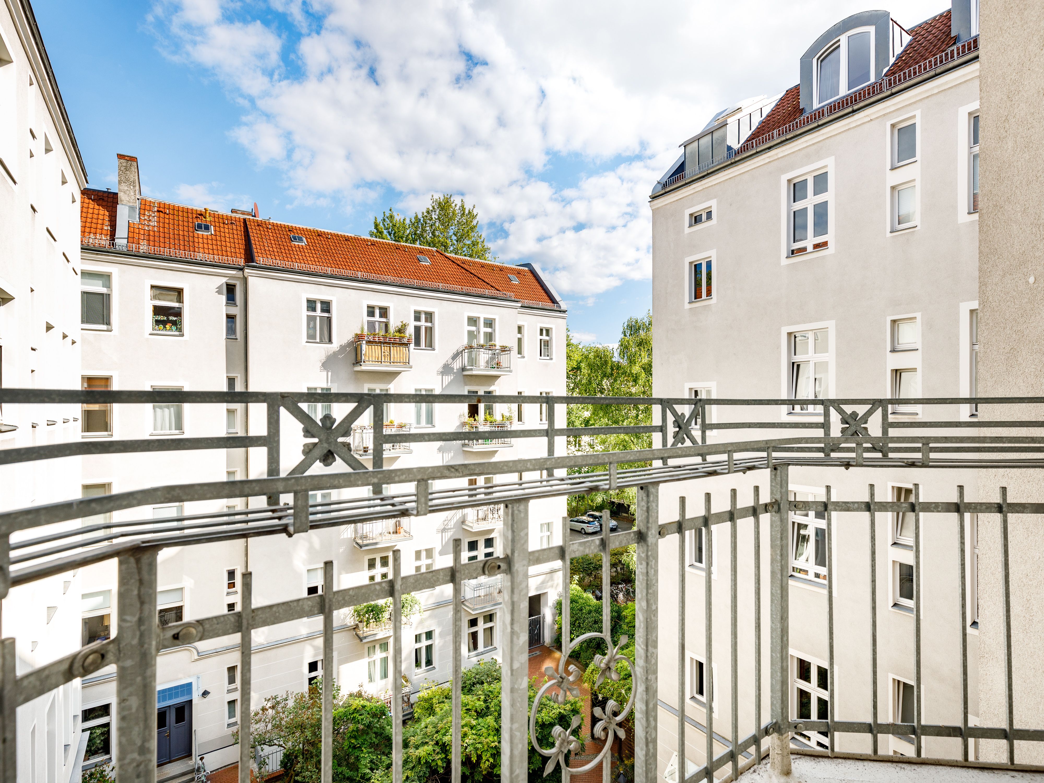 Kleiner Südwest-Balkon zum Innenhof 