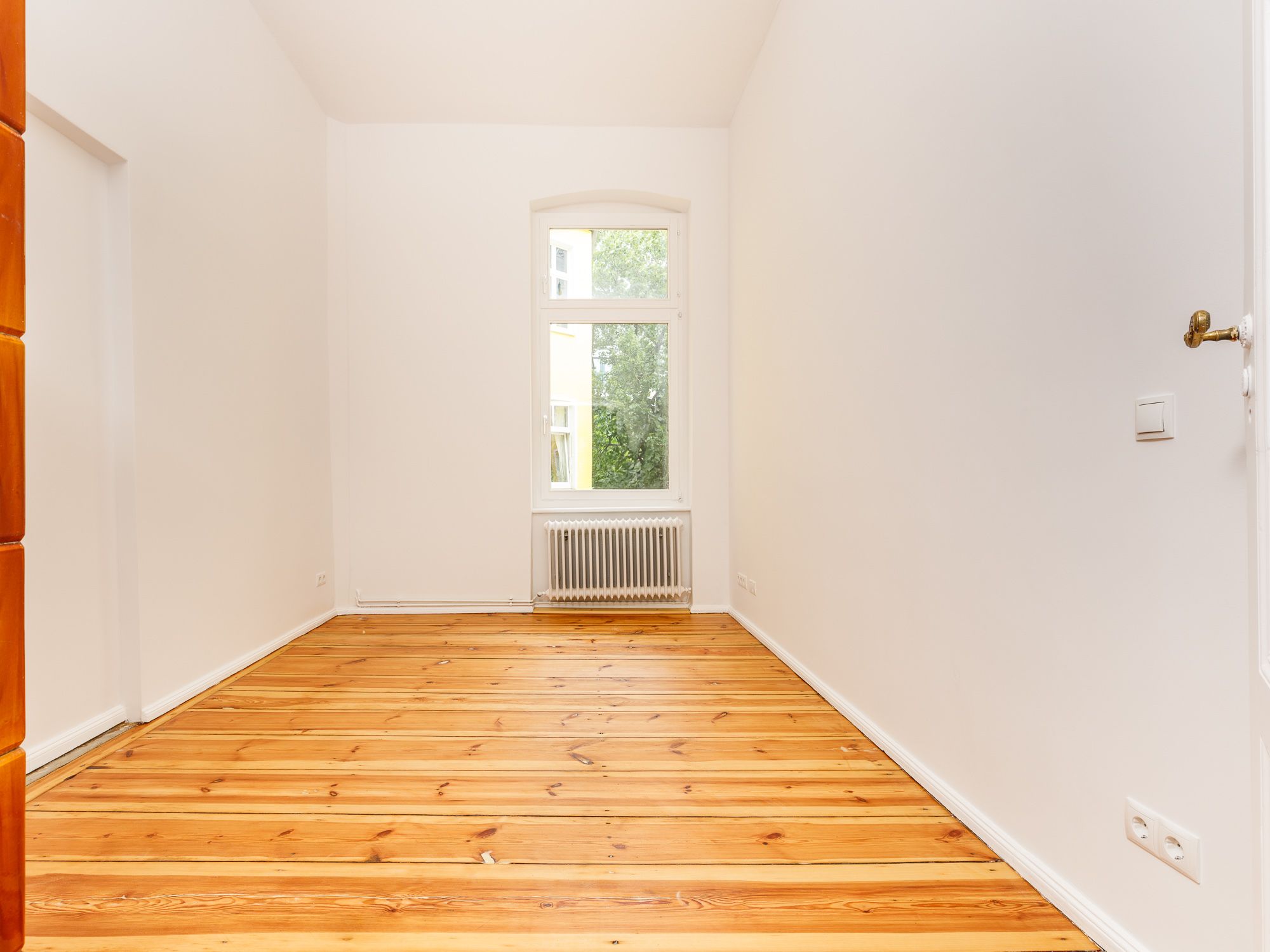 Arbeitszimmer mit charmantem Dielenfußboden 