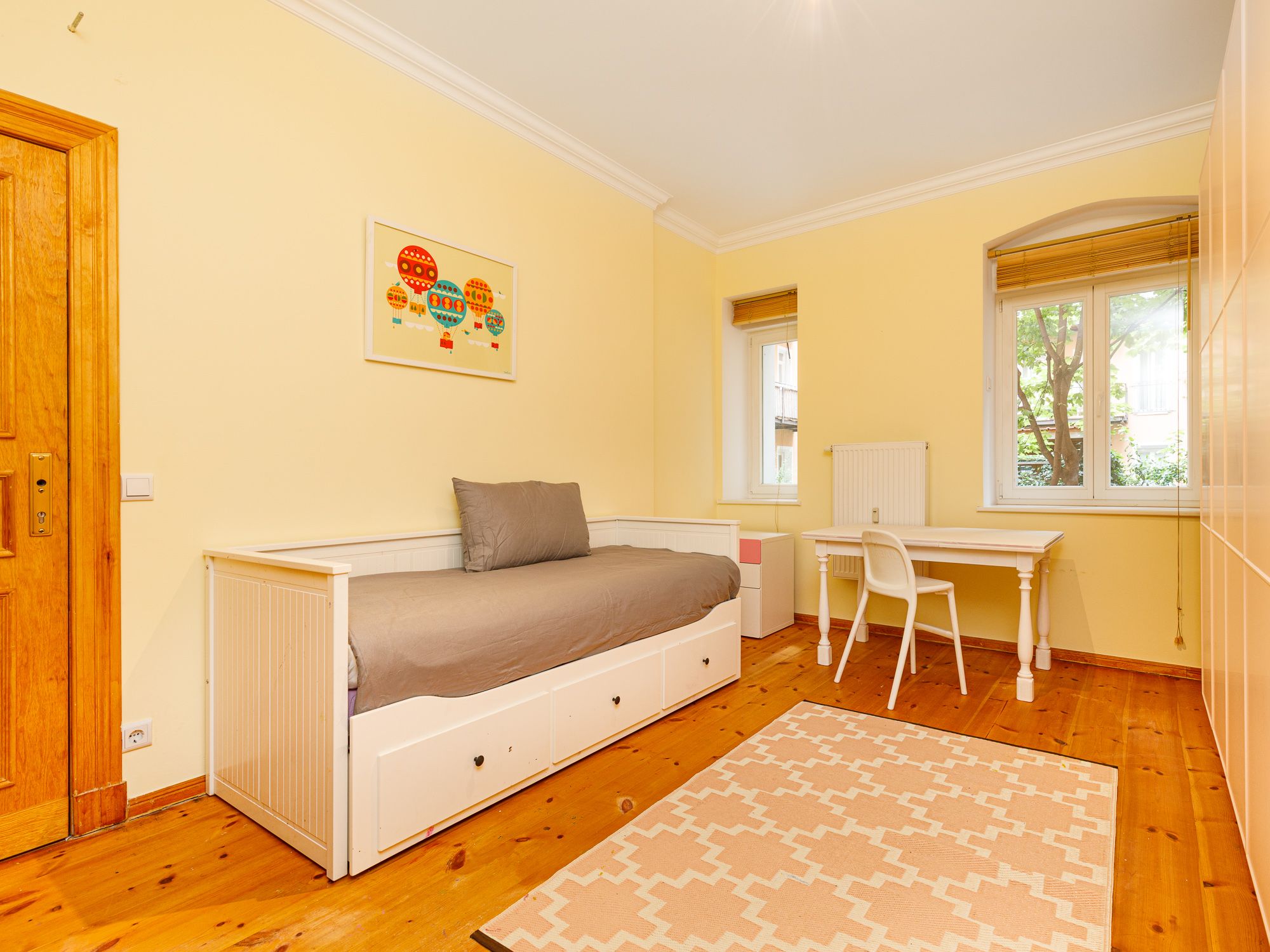 Kinderzimmer zum Innenhof 