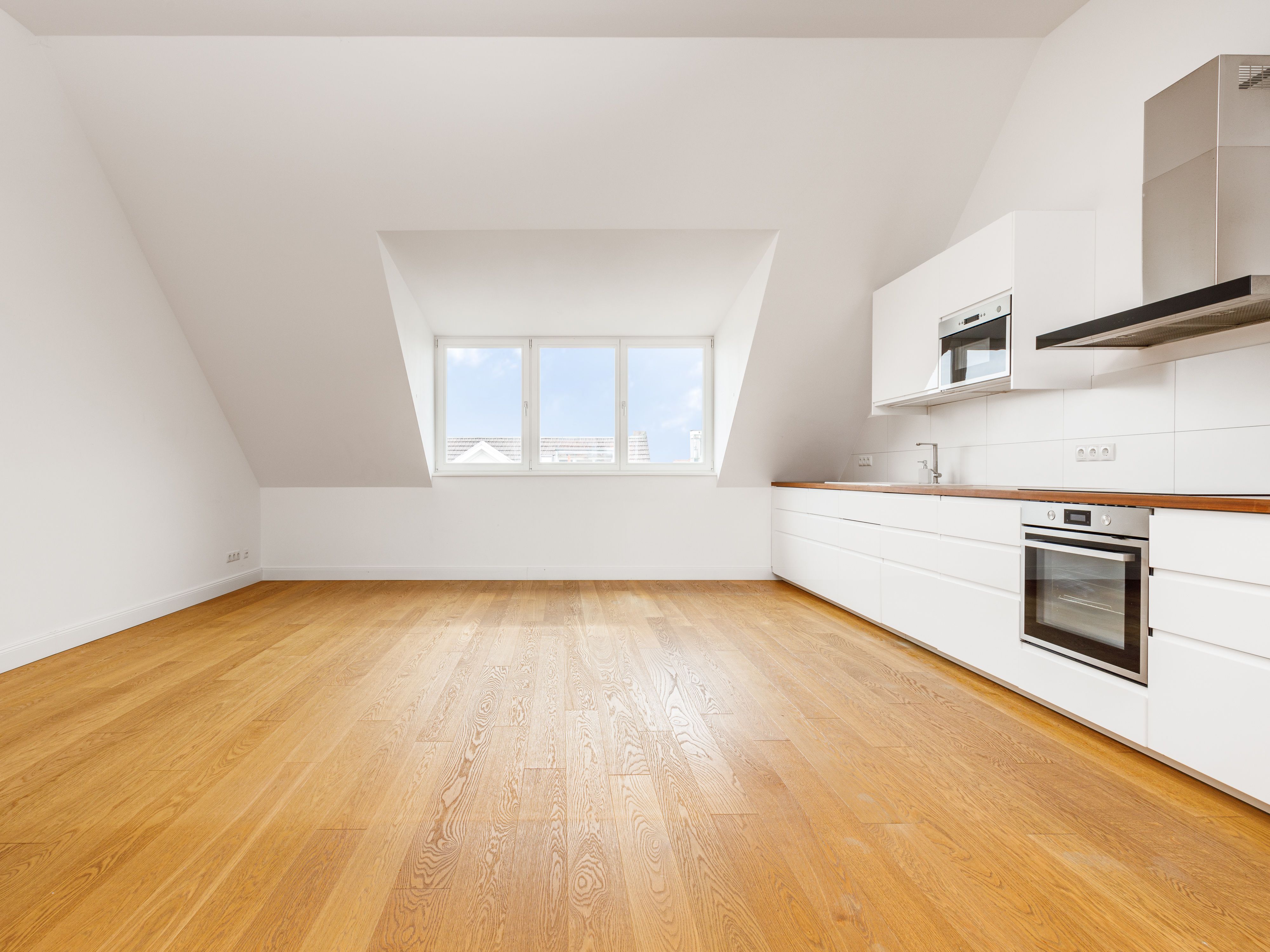 Offener Wohn-Essbereich mit Einbauküche 