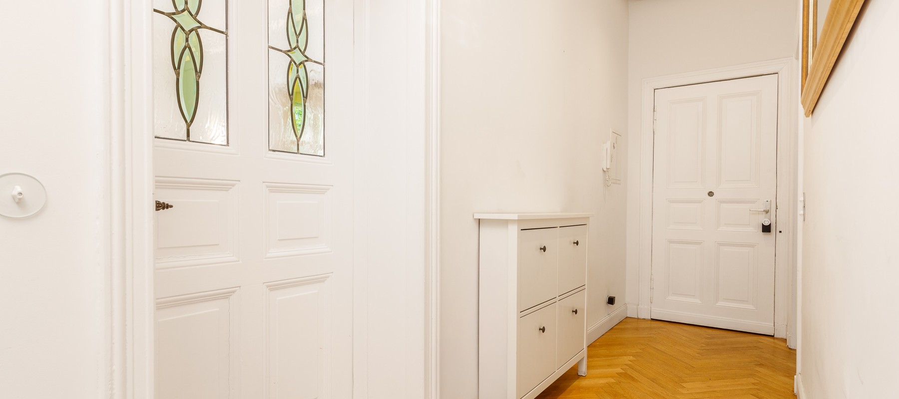 Eingangsbereich mit Videogegensprechanlange Eingangsbereich mit Videogegensprechanlange