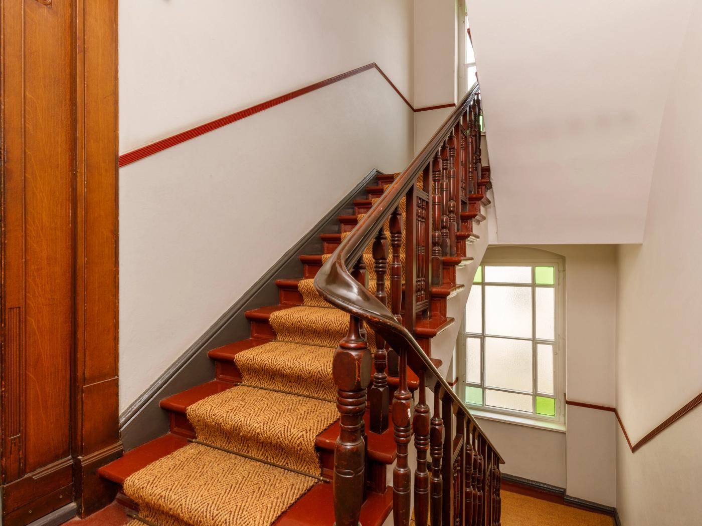 Klassisches Treppenhaus im historischen Stil  Klassisches Treppenhaus im historischen Stil