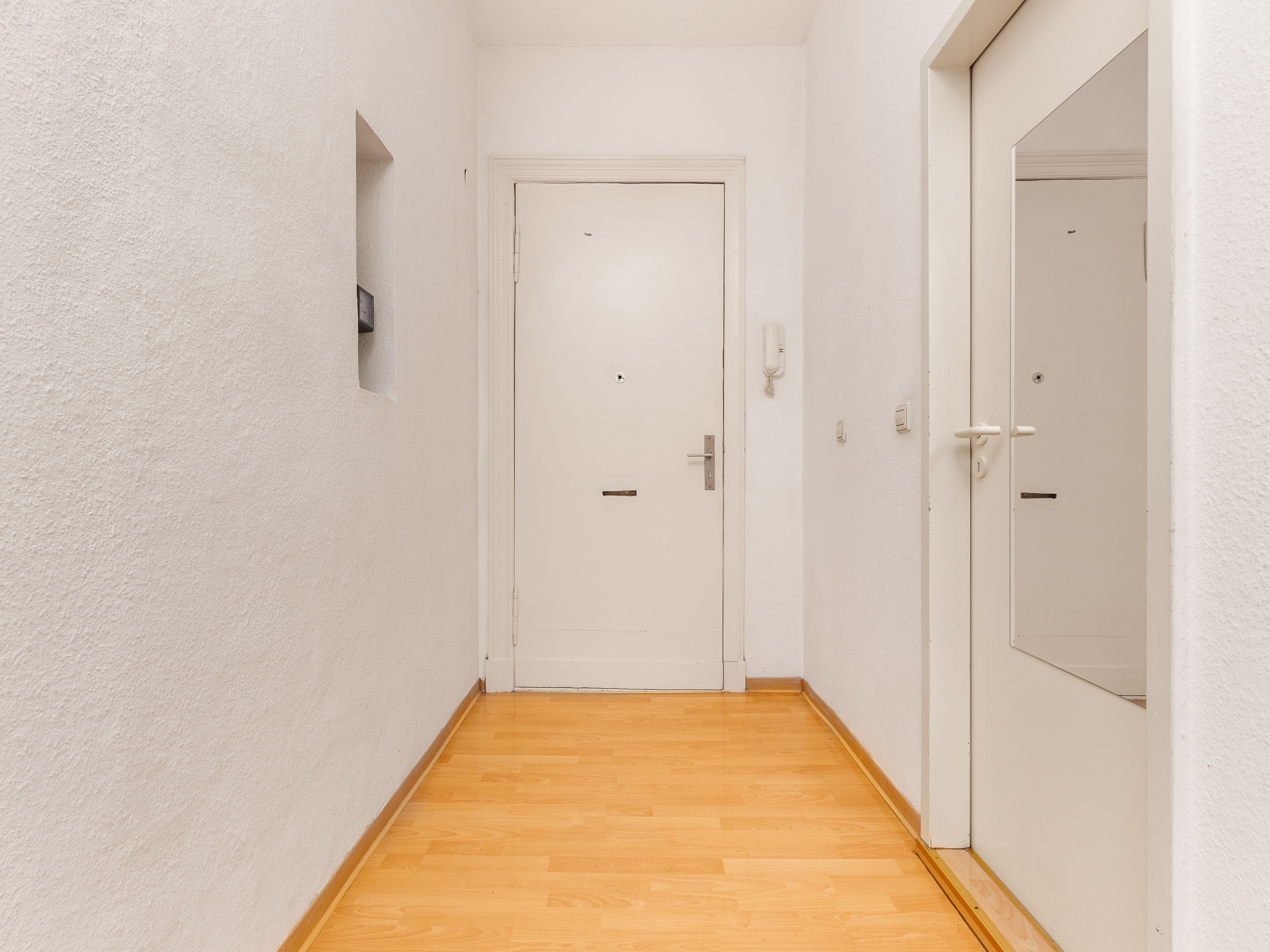 Eingangsbereich mit Gegensprechanlage 