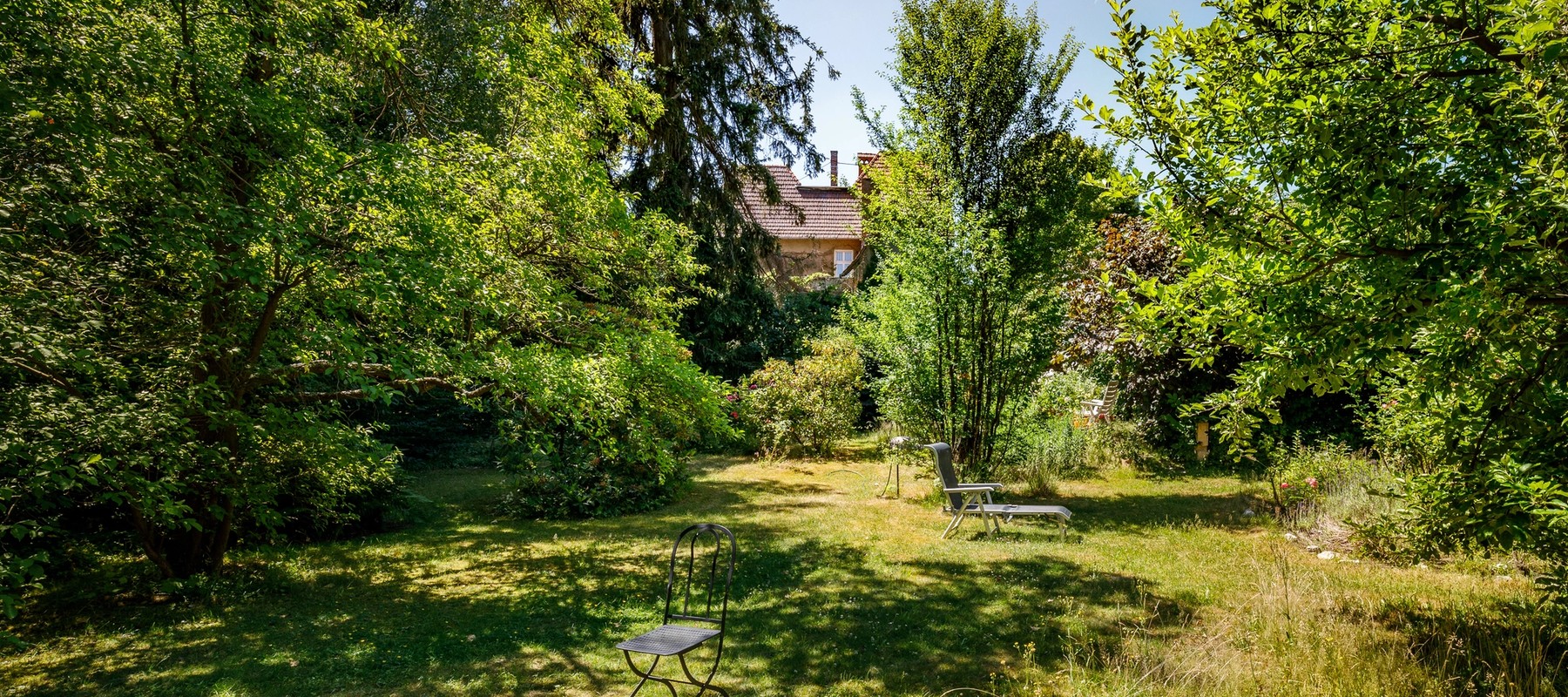 Blick vom Grundstück zum Haus Blick vom Grundstück zum Haus