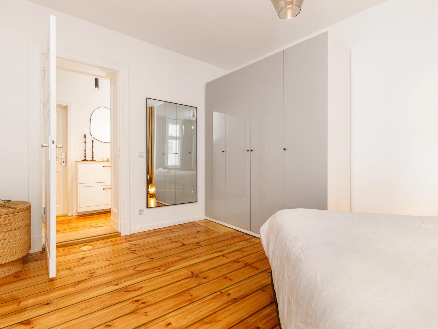 Schlafzimmer mit maßangefertigtem Einbauschrank Schlafzimmer mit maßangefertigtem Einbauschrank