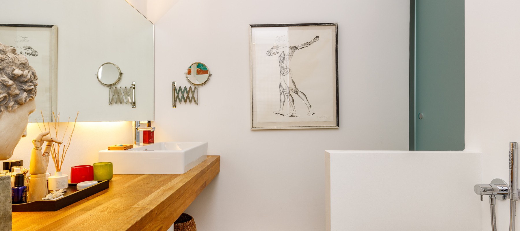 Modernes Bad mit Bidet und Dusche Modernes Bad mit Bidet und Dusche