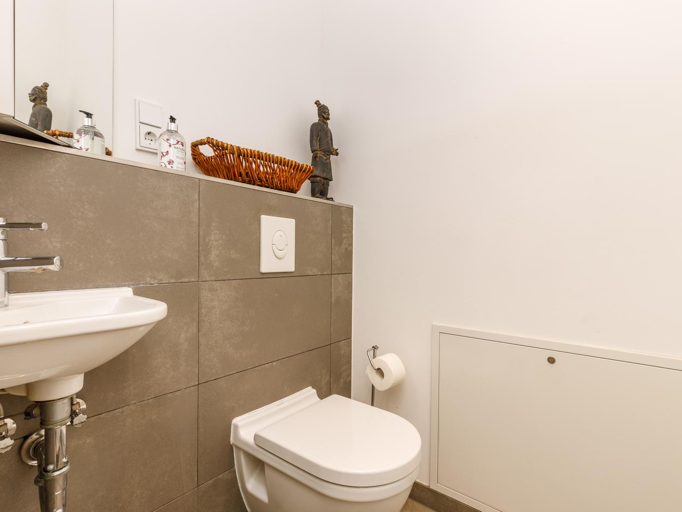 Innenliegendes Gäste-WC Innenliegendes Gäste-WC