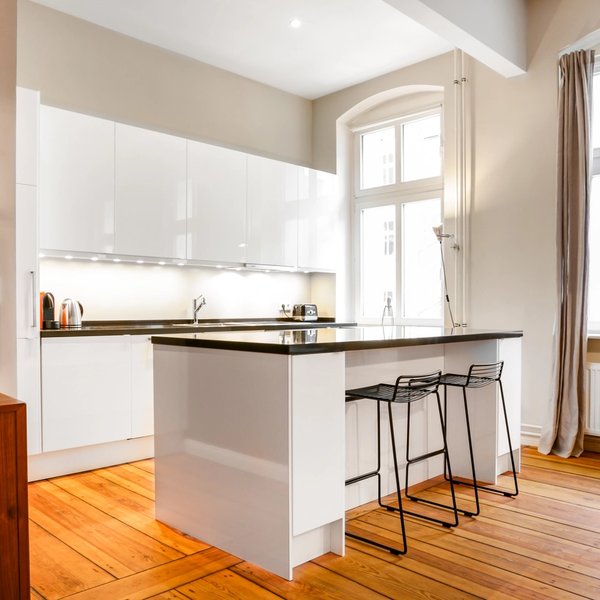 Küche Kochinsel Parkett Fenster