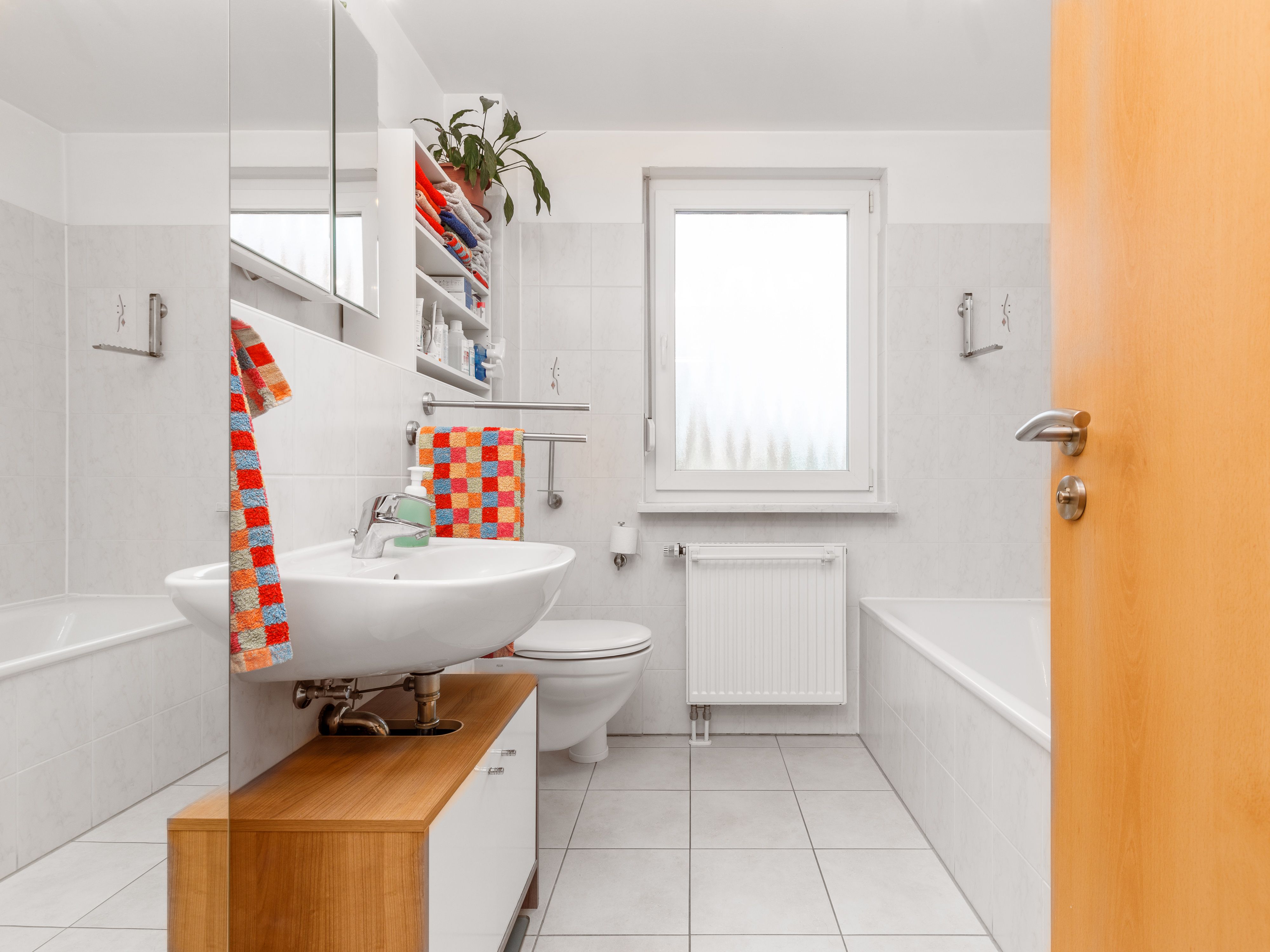 Gepflegtes Vollbad mit Fußbodenheizung