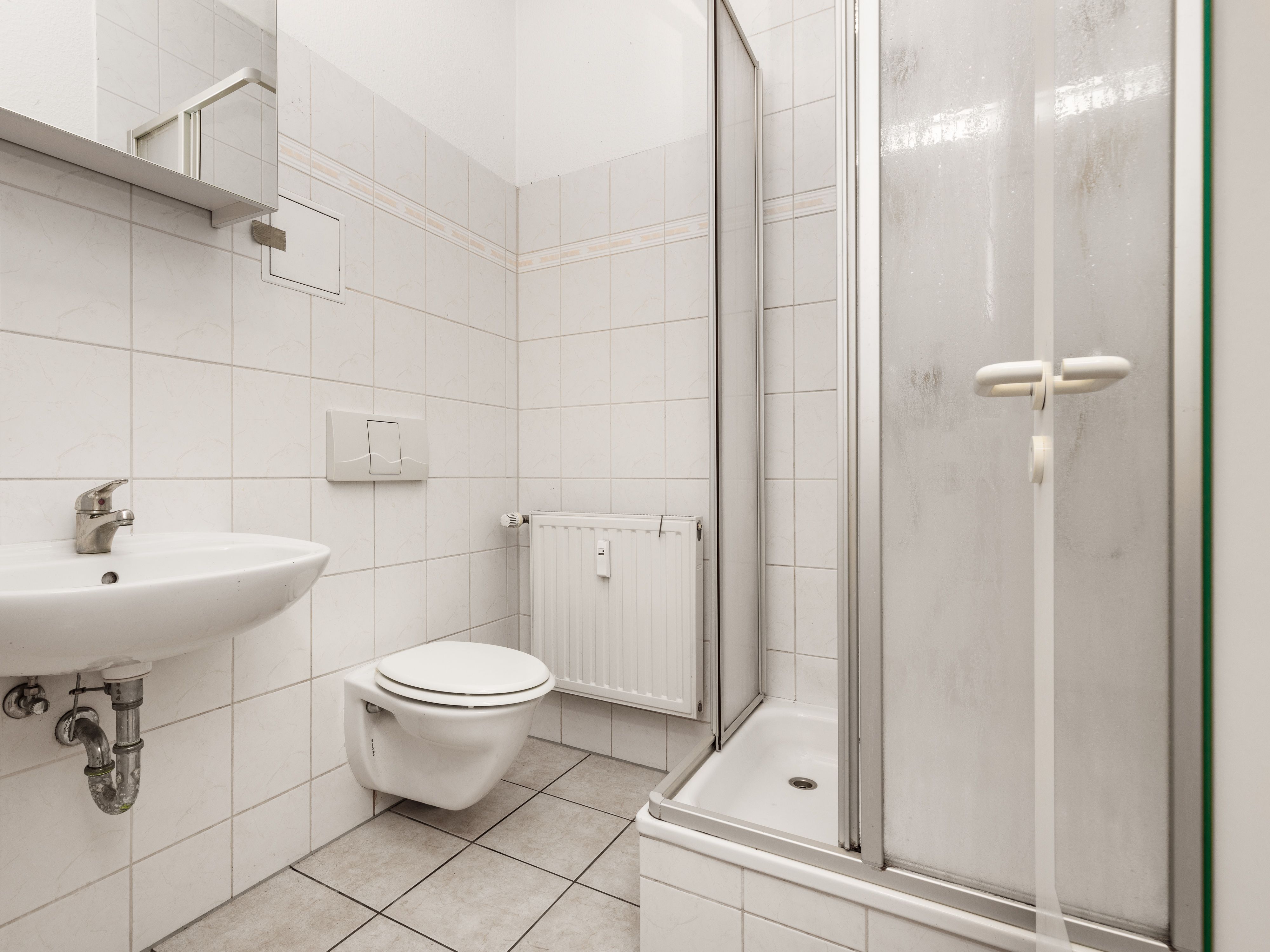 Innenliegendes Bad mit Dusche 