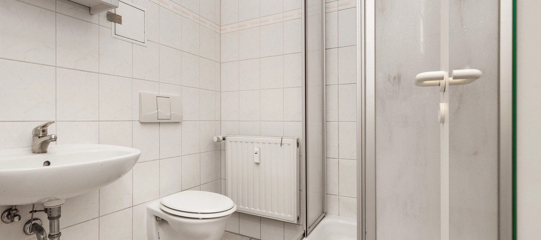 Innenliegendes Bad mit Dusche Innenliegendes Bad mit Dusche