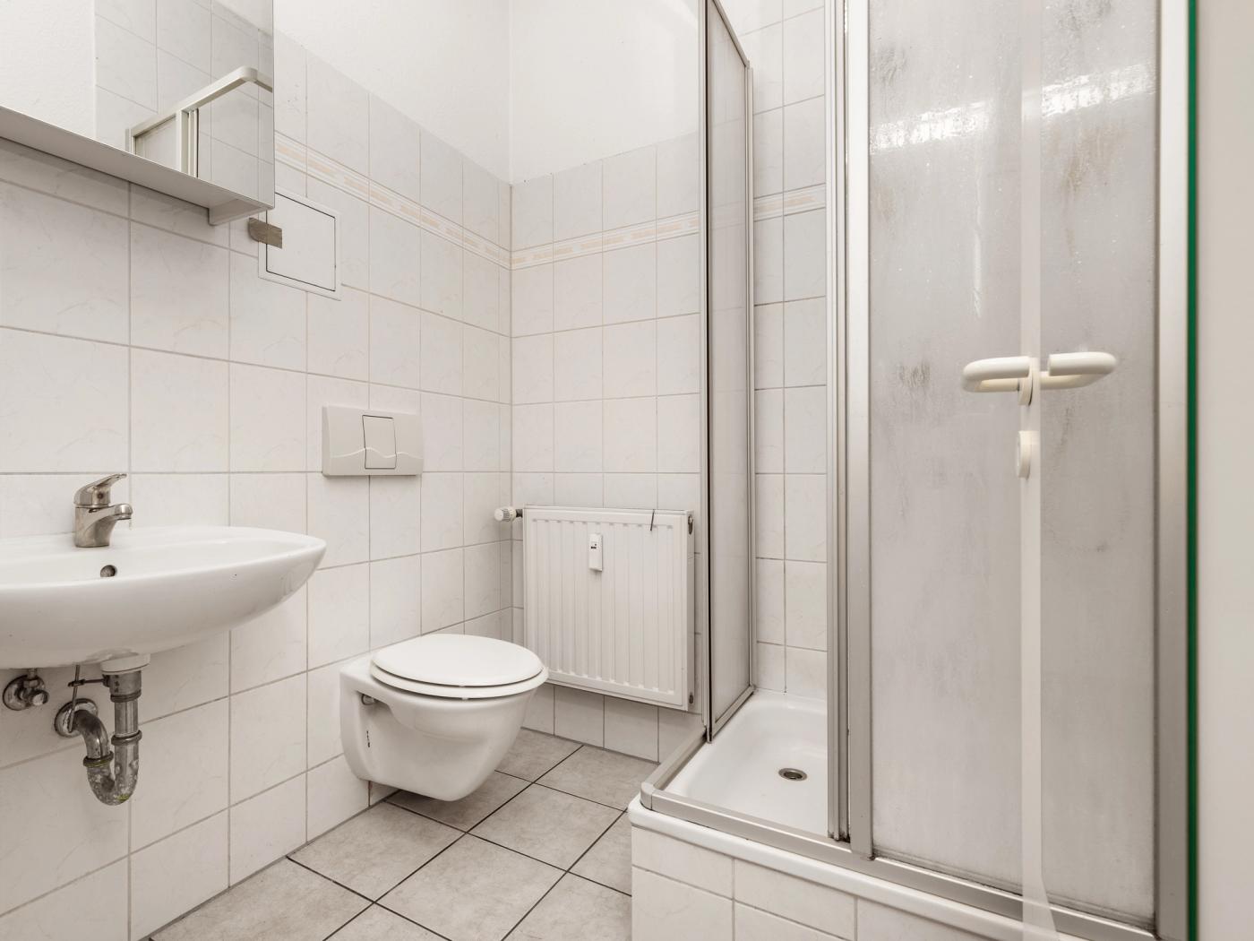 Innenliegendes Bad mit Dusche Innenliegendes Bad mit Dusche