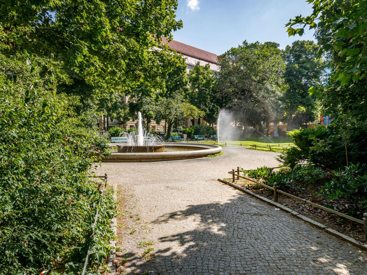 Ansicht der Nachbarschaft (Ludwigkirchplatz)  Ansicht der Nachbarschaft (Ludwigkirchplatz)