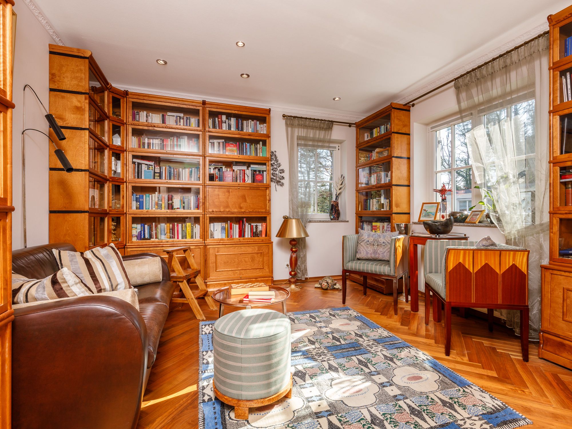 Lounge / library with historic book collection