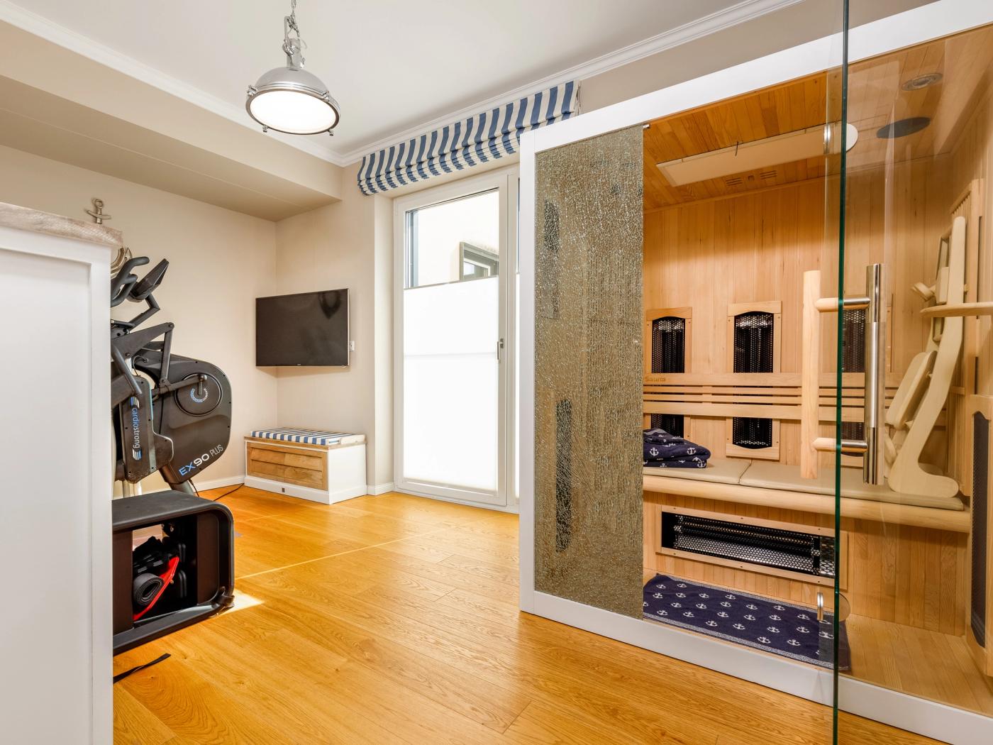 Hochwertige Sauna und Fittnessraum Hochwertige Sauna und Fittnessraum