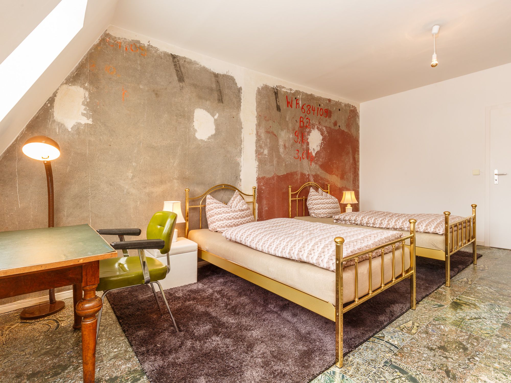 Gäste-Schlafzimmer mit Arbeitsbereich