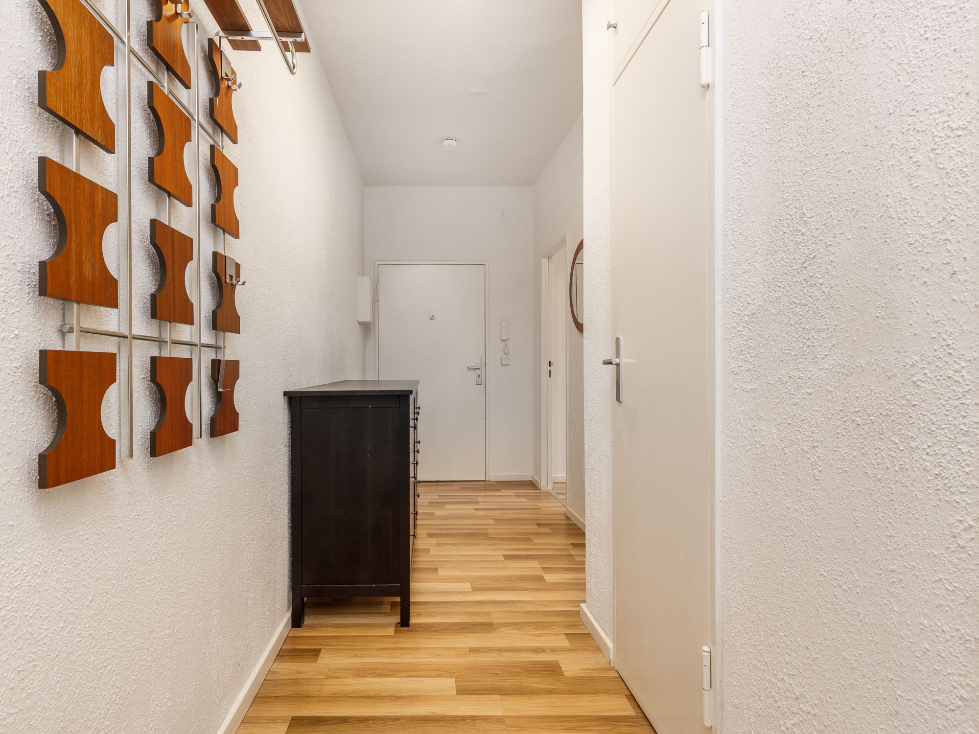 Entrance area with cloakroom