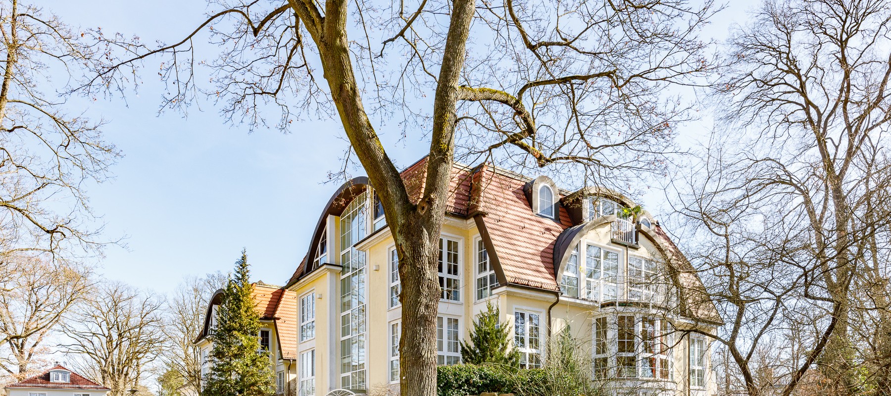 Well-maintained multi-family residence at the Dahme waterfront Well-maintained multi-family residence at the Dahme waterfront