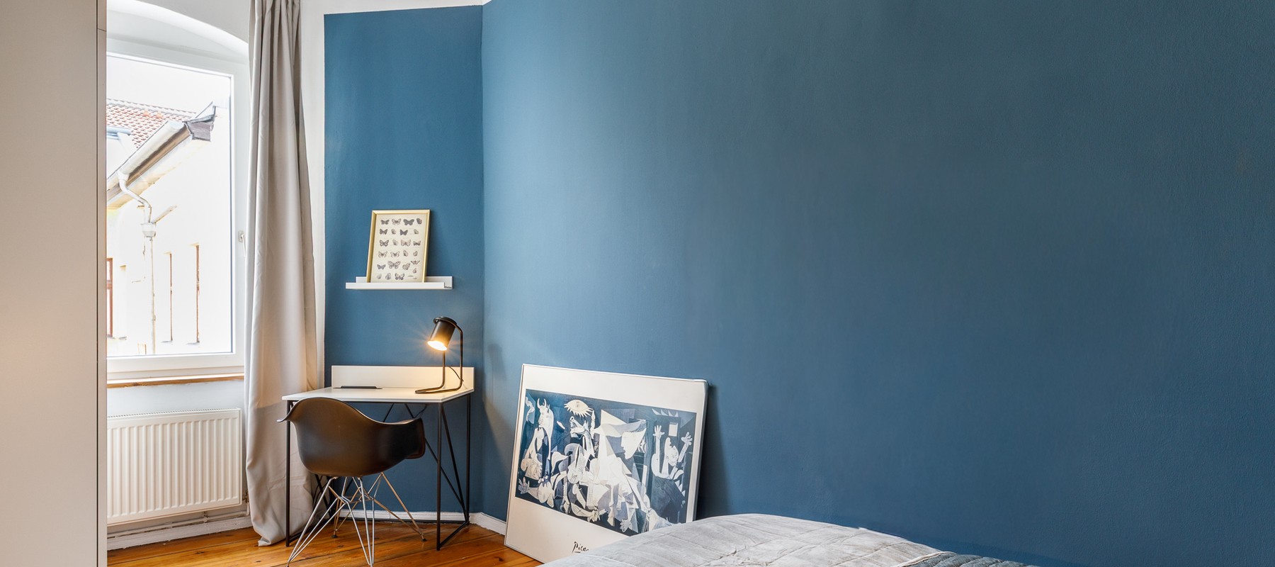 Bedroom facing the quiet courtyard Bedroom facing the quiet courtyard