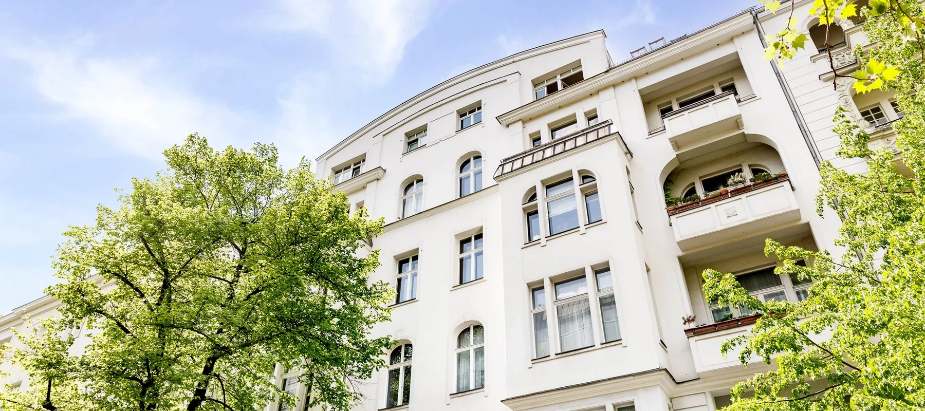 Hochherrschaftliche Altbauwohnung mit Balkon in repräsentativer Lage nahe Kurfürstendamm
