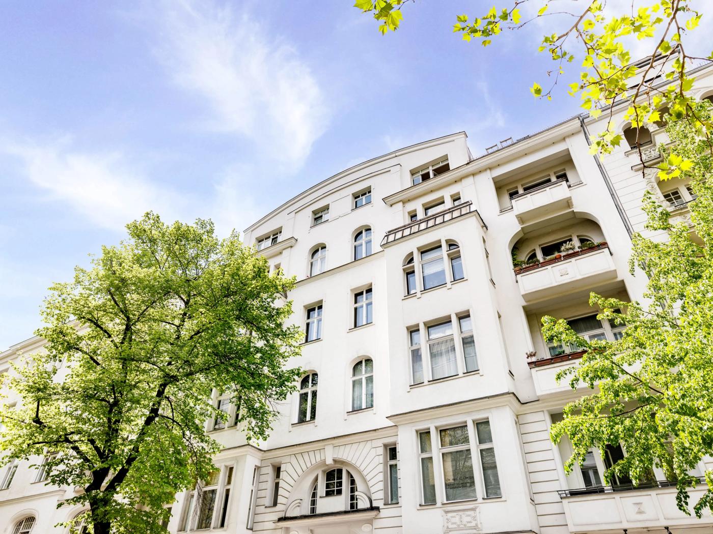 Hochherrschaftliche Altbauwohnung mit Balkon in repräsentativer Lage nahe Kurfürstendamm