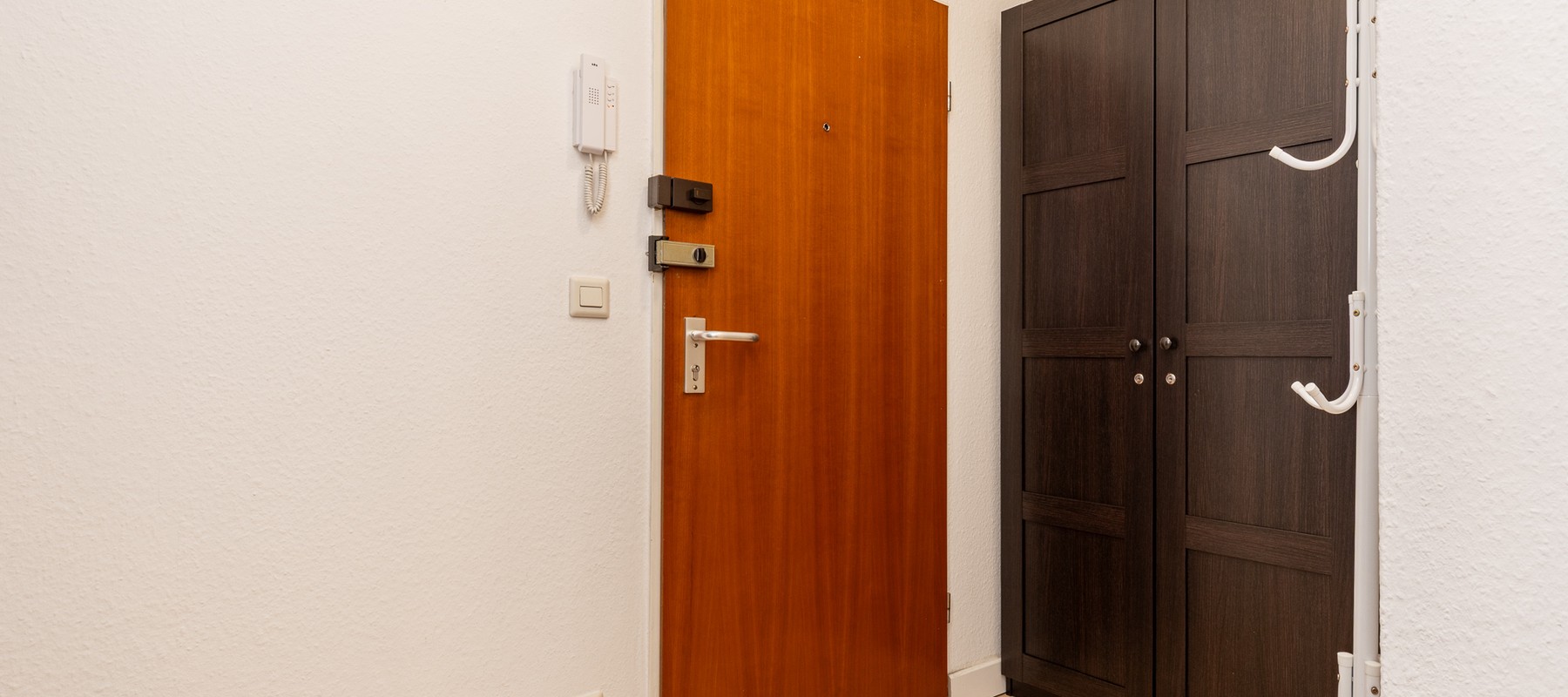 Entrance area with intercom system and security lock Entrance area with intercom system and security lock