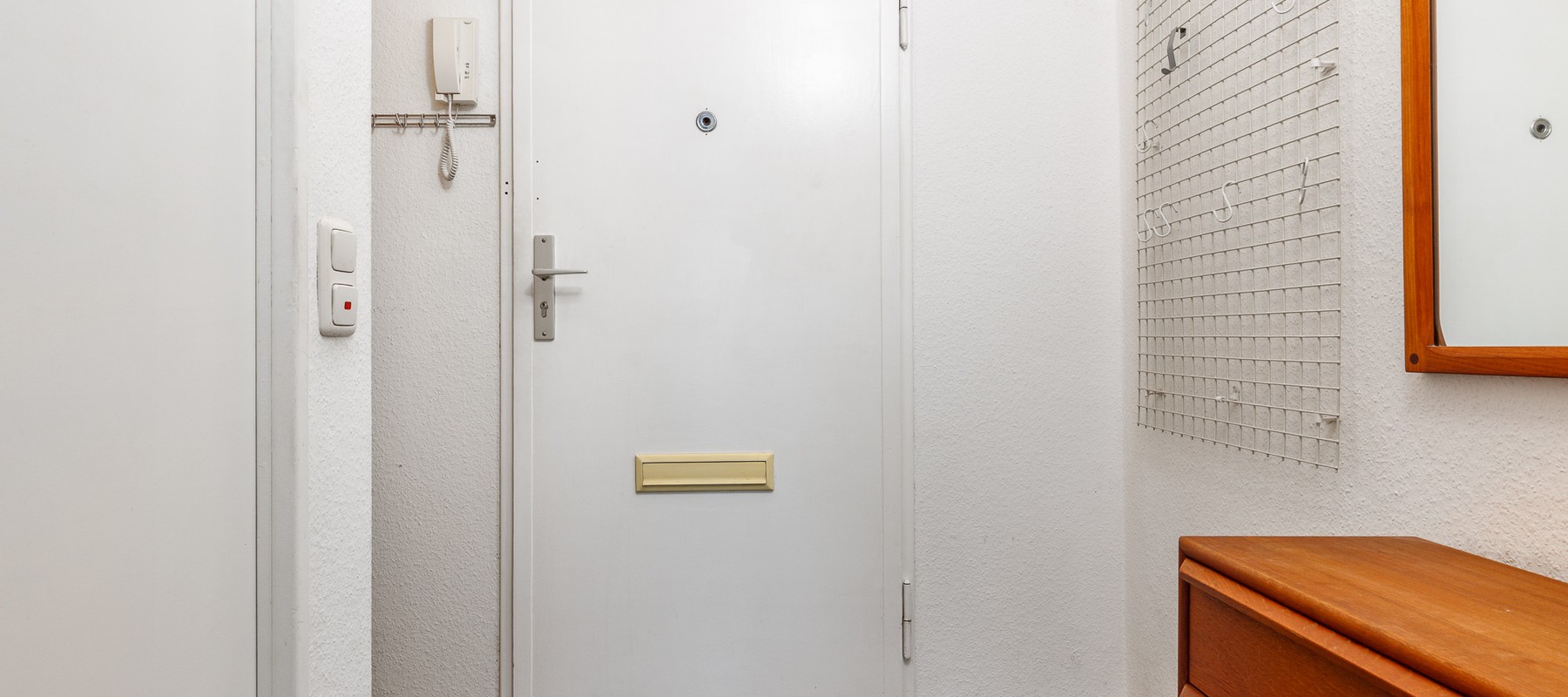 Eingangsbereich mit Gegensprechanlage Eingangsbereich mit Gegensprechanlage