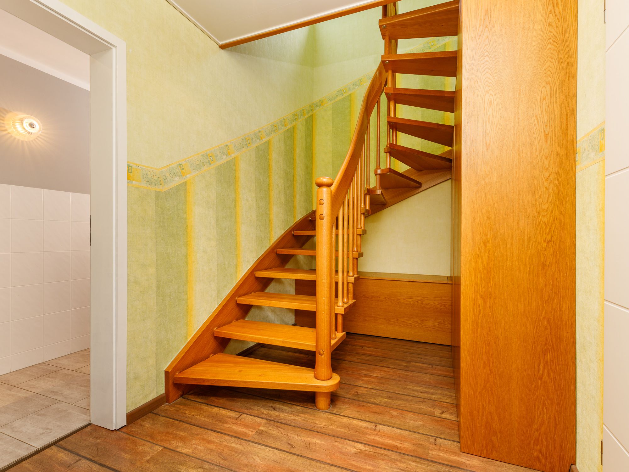 Treppe zum Dachgeschoss